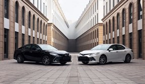 TOYOTA VIỆT NAM CHÍNH THỨC GIỚI THIỆU  TOYOTA CAMRY HOÀN TOÀN MỚI
