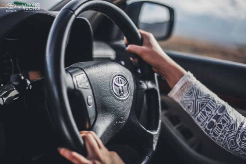 Làm Gì Khi Vô Lăng Bị Khóa Cứng Khi Xe Đang Chạy?