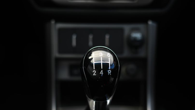 Làm gì khi xe số sàn khó vào số?