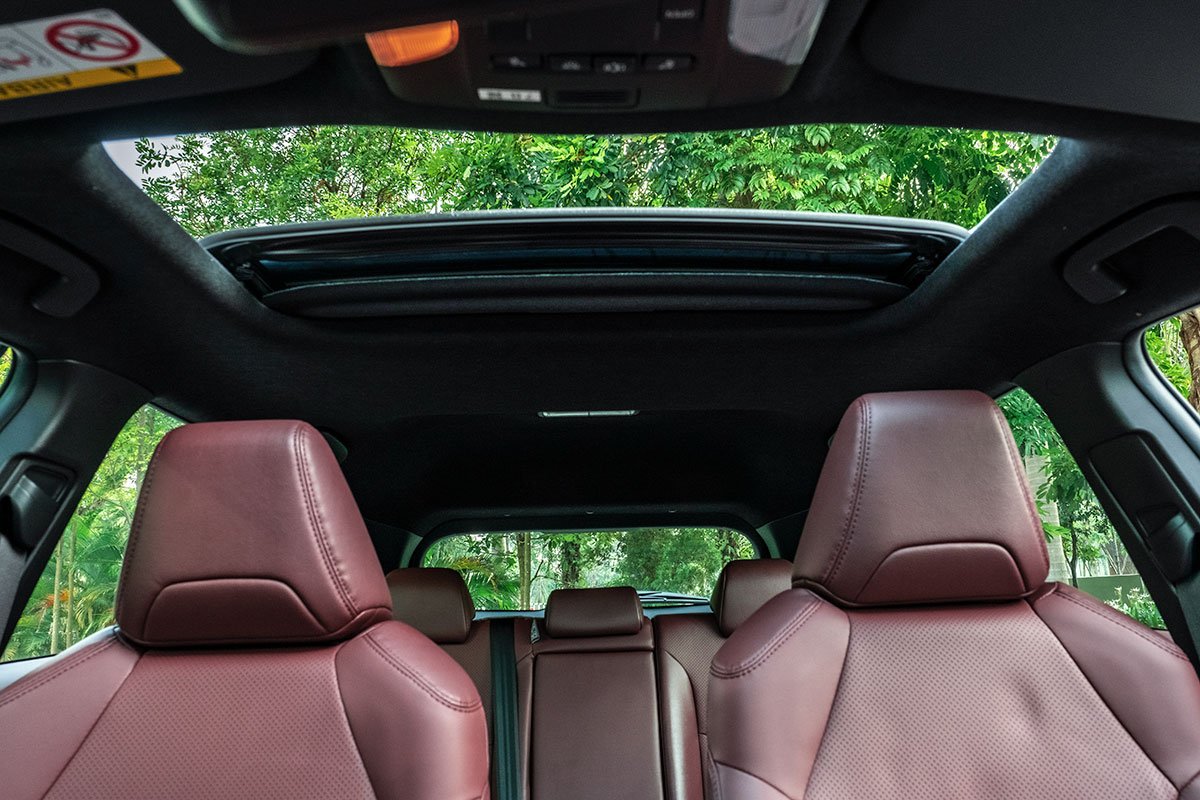 Bảo dưỡng cửa sổ trời ô tô tại nhà: hướng dẫn chi tiết và đúng cách